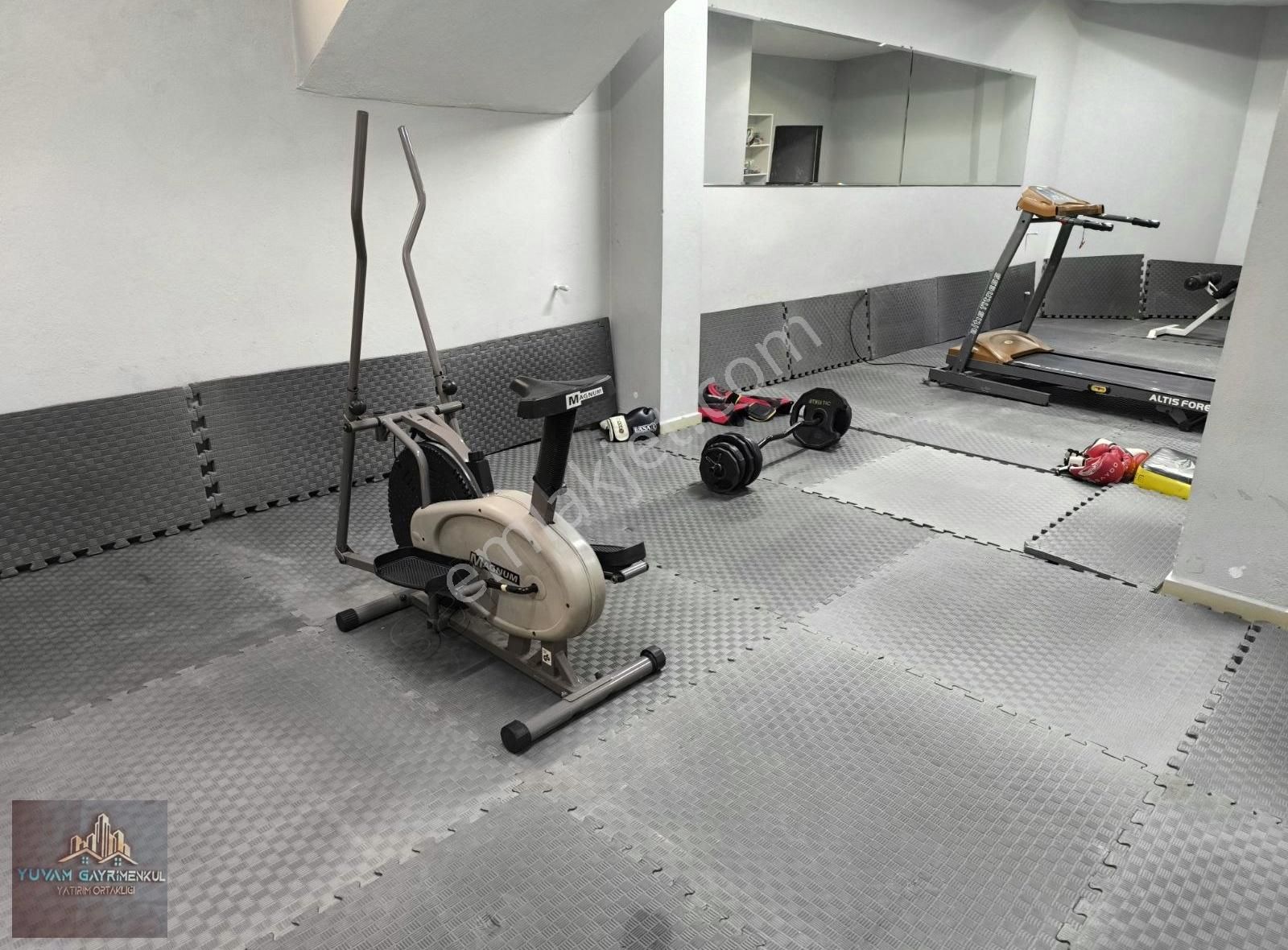 Yuvam Gayrimenkul'den 120 M2 Yeni İskanlı Binada Kiralık Dükkan
