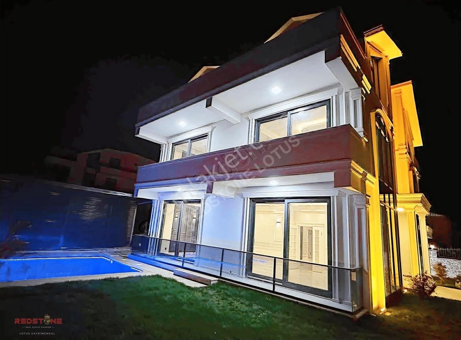 Redstone Başiskele Yuvacık Müstakil 6+2 Satılık Tribleks Villa