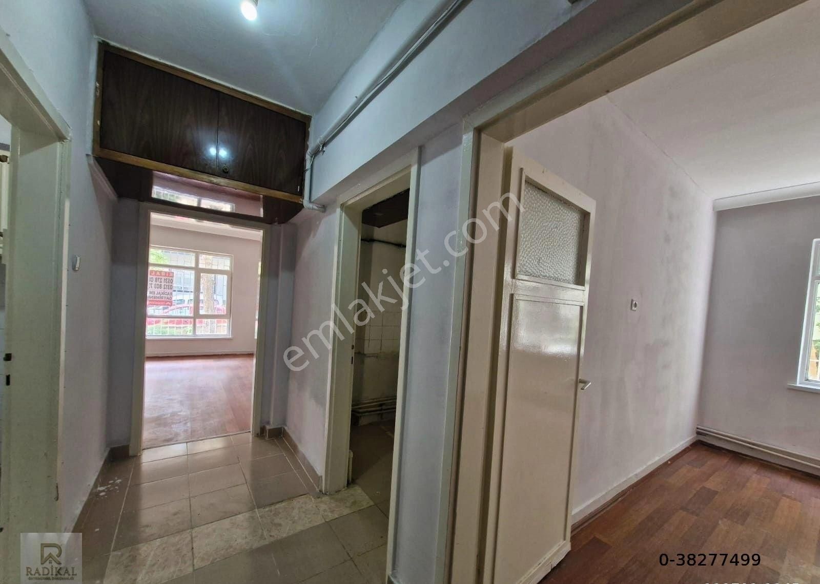 Seyranbağları Murat Mahallesi Samatya Sokakta Giriş Kat 3+1 Kiralık Daire......