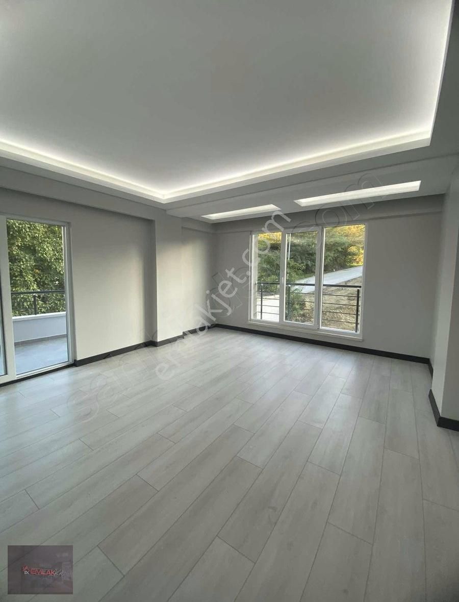 Emlak Kent'ten Caddeye Yakın Mesafe Salon Mutfak Ayrı 2+1 Daire
