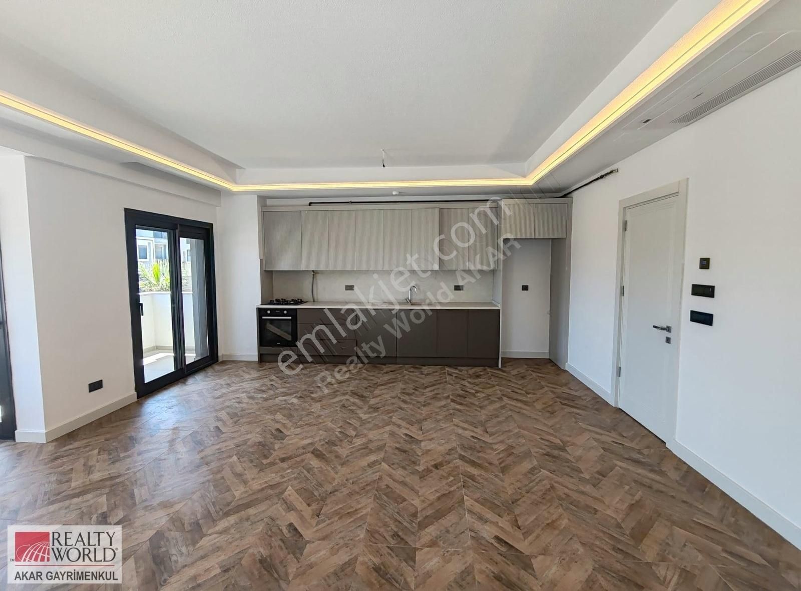 Rw Akar // Lilyumpark Sitesi'nde Park Manzaralı Geniş 3+1 Daire