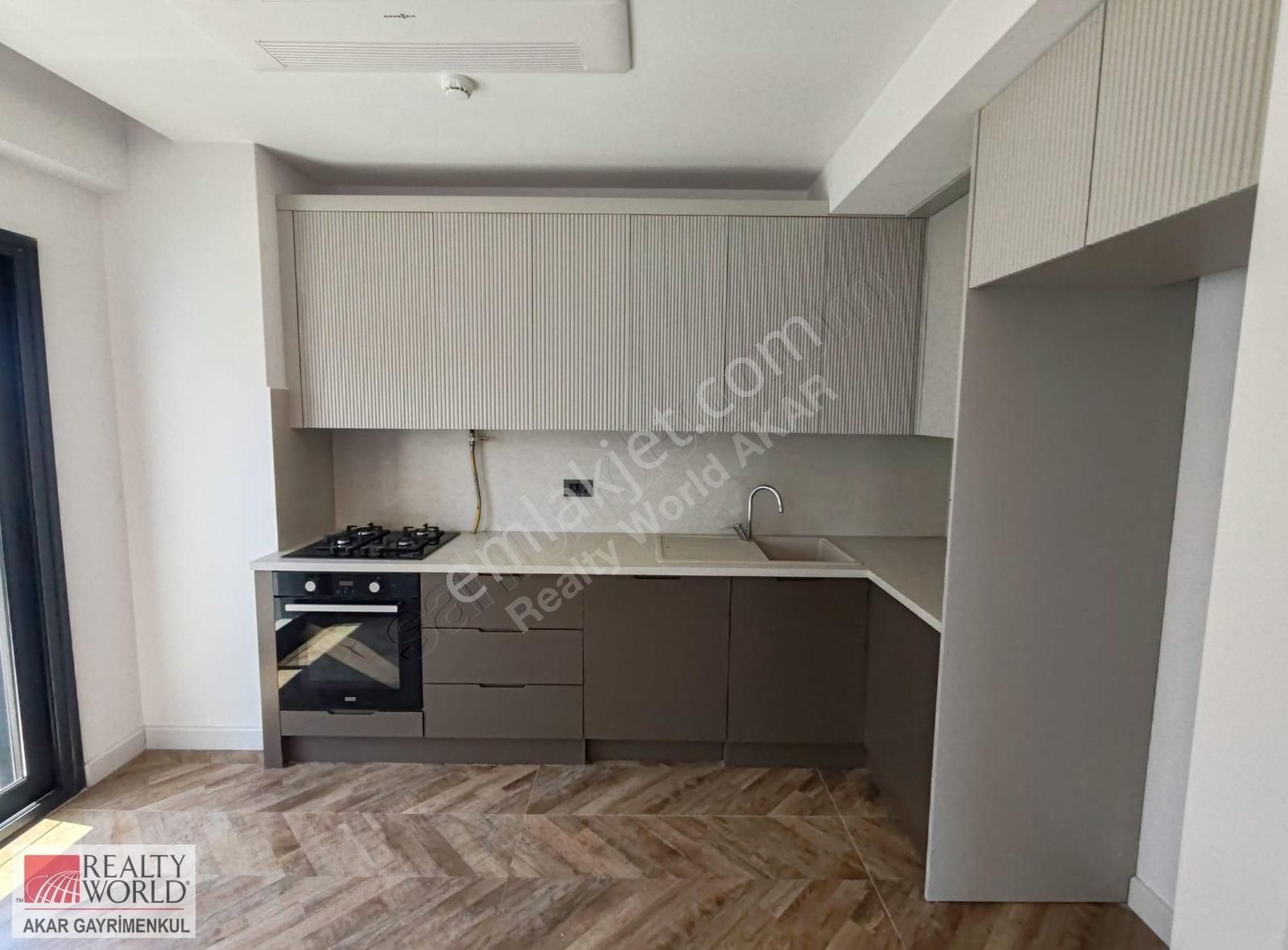 Rw Akar // Lilyumpark Sitesi'nde Park Manzaralı Ara Kat 2+1