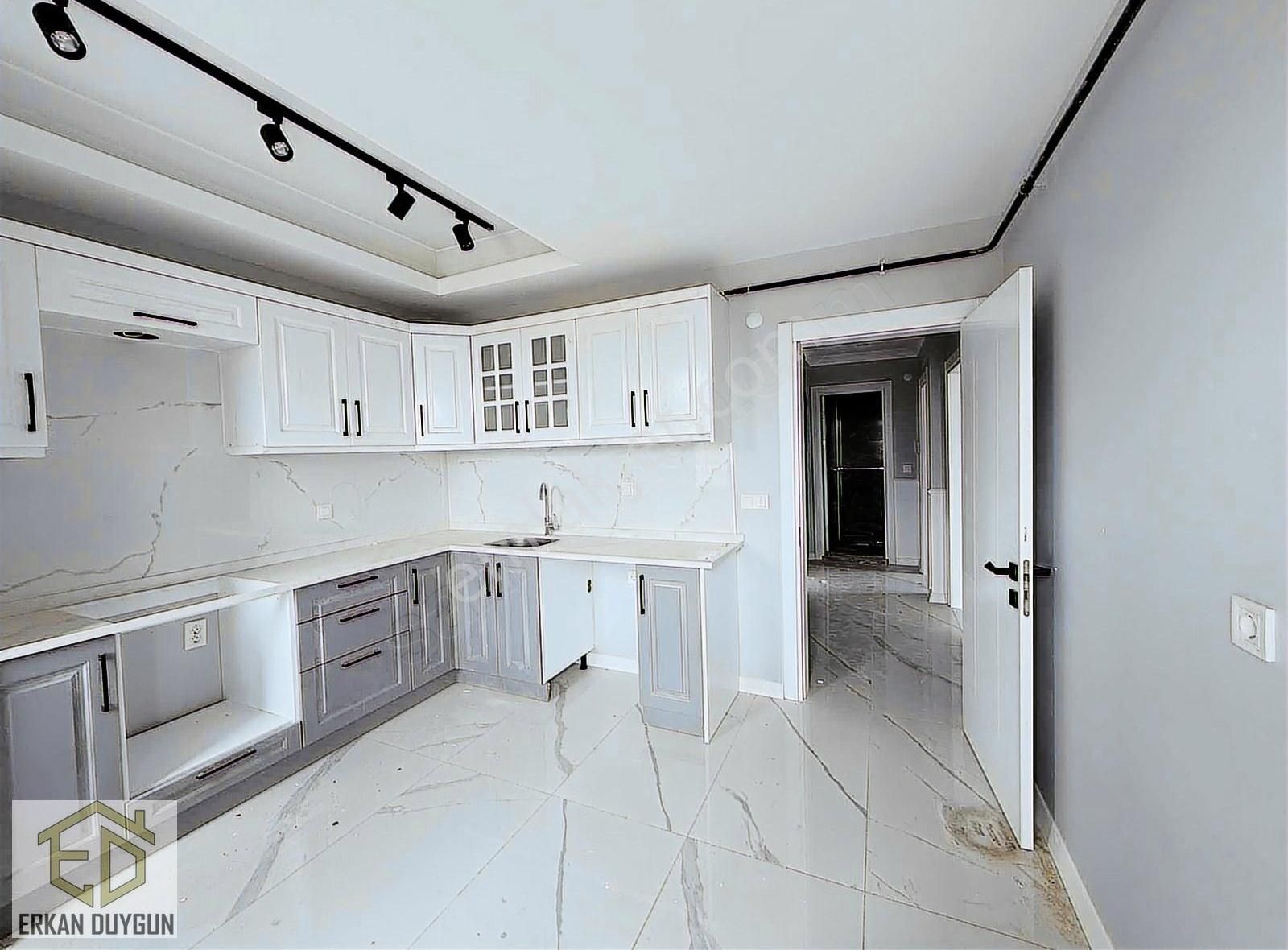 Yeniyalıda Satılık 4+1 Lüx Çatı Dublex 165m2 Y.ısıtmalı
