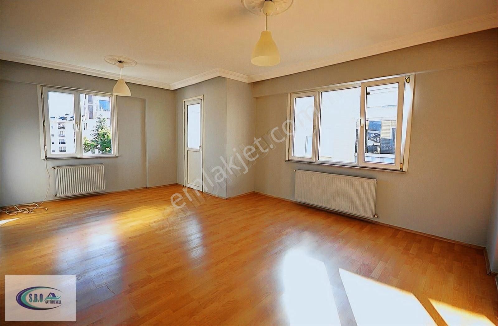 Tam Merkezde 3+1 Kiralık Daire 120 M2 Metroya 2 Dak.