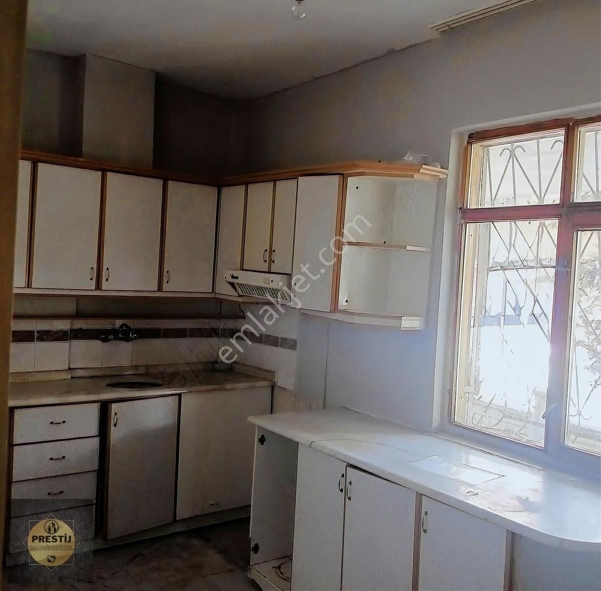 Esenyurt Pazar Yeri Karşısı 3+1 Kiralık Daire