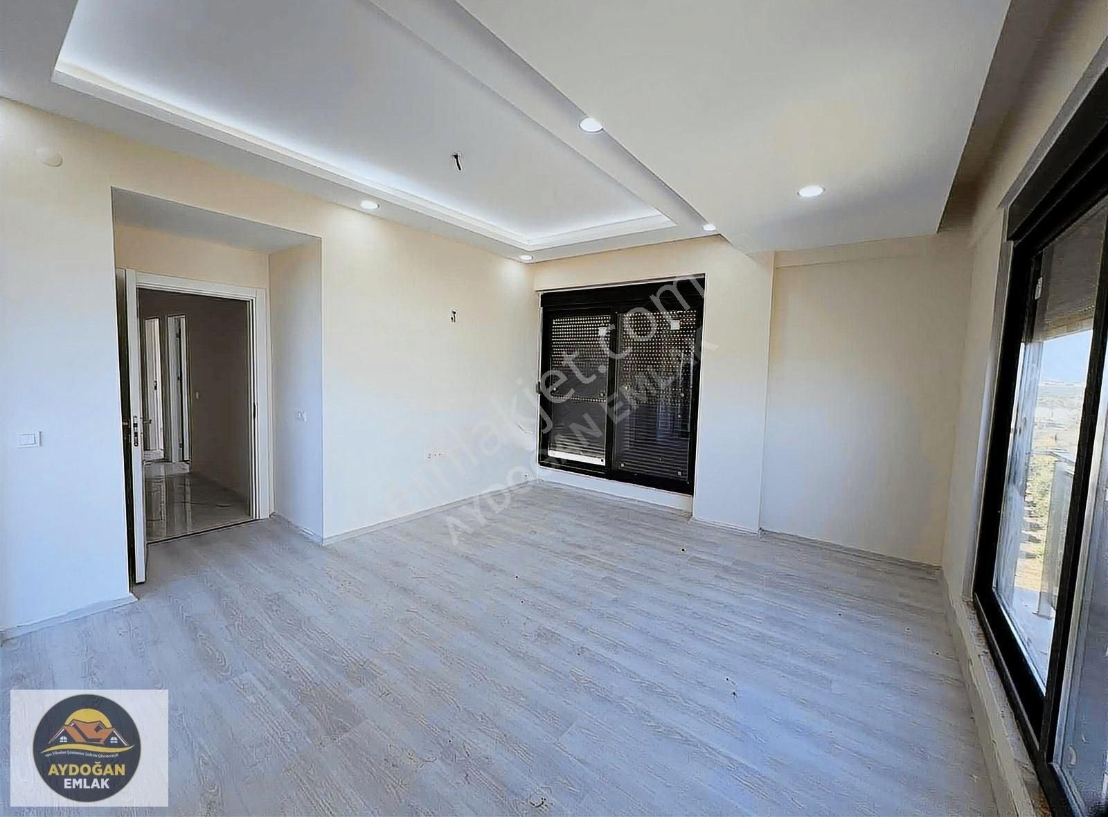 Aydoğan Emlak'tan Havuzlu Lüks Sitede Satılık 3+1 Sıfır Daire