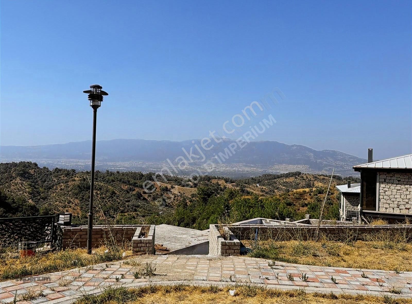 İzmir Kemalpaşa Yukarıkızılca 'da Doğayla İç İçe Havuzlu Villa