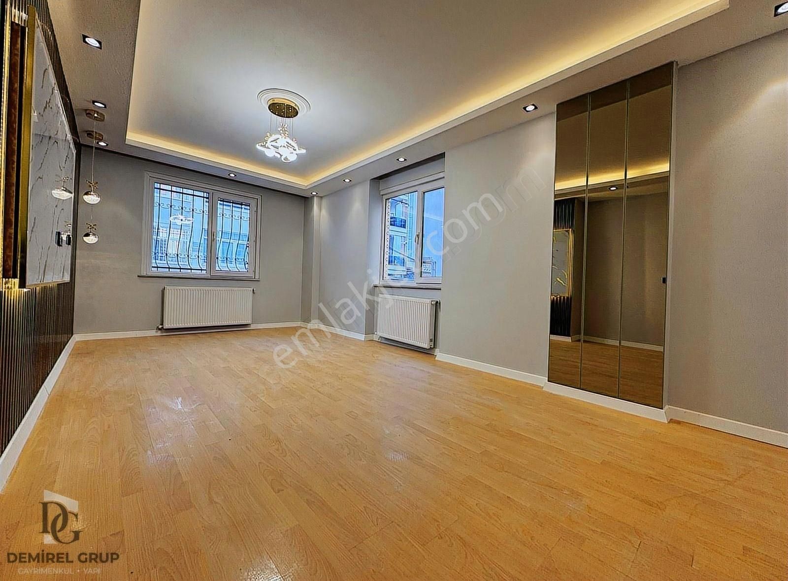 Metrobüse Yakın Özel Tasarımlı 2+1 115m2 Ultra Geniş Daire !