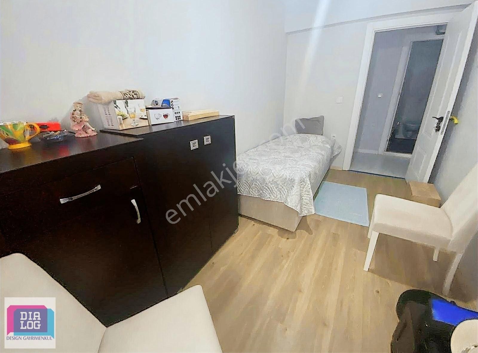 Bahçelievlerde Merkezi Konumlu Satılık Ara Kat Daire