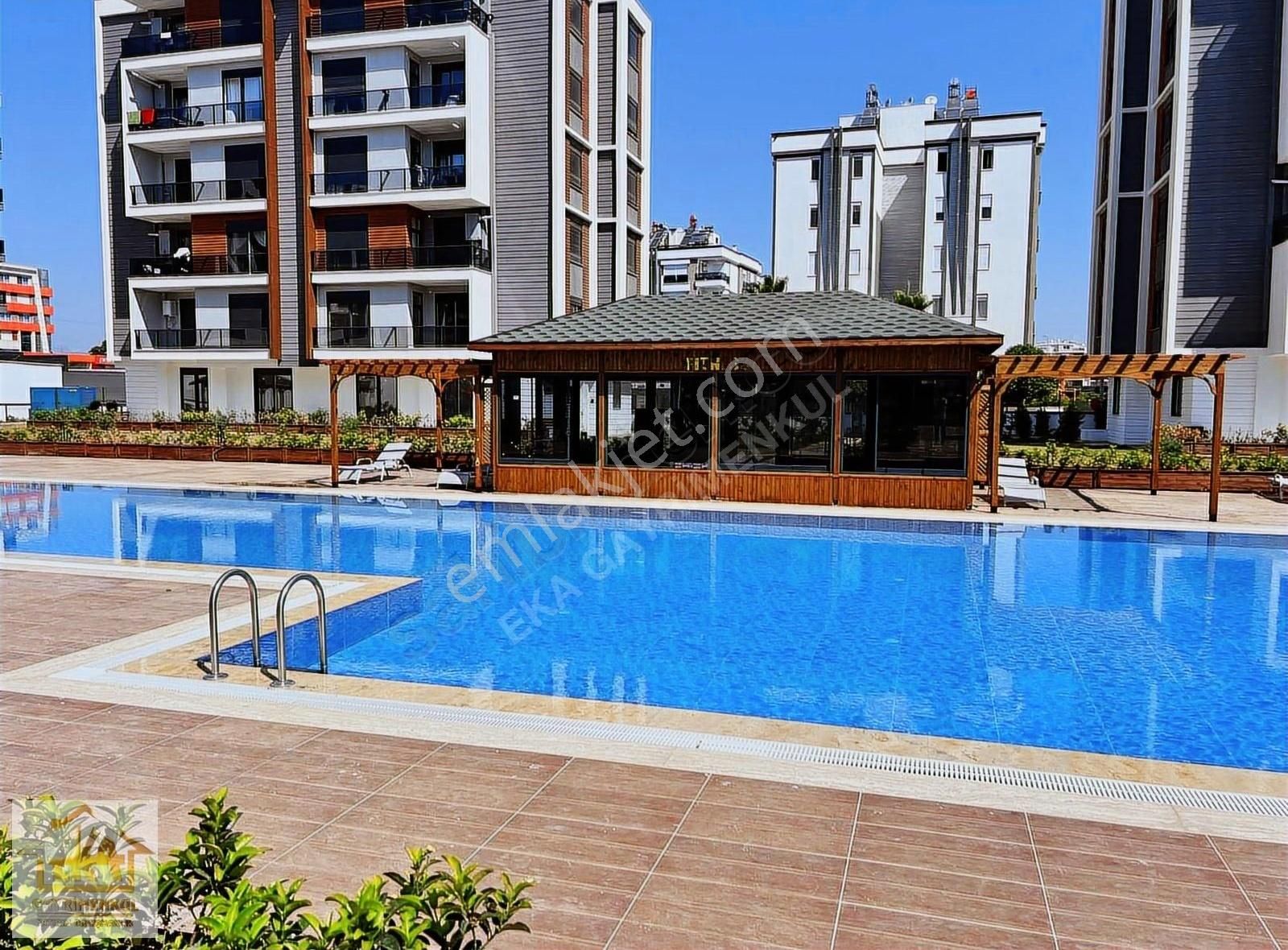Süper Konumda 2+1 Kapalı Otoparklı Havuzlu Güvenlikli Sitede
