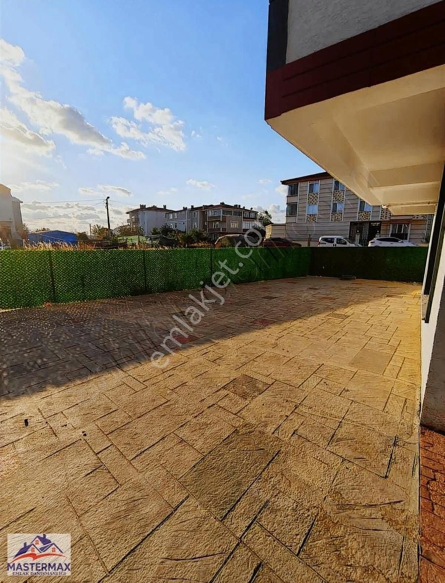 Havuzlarda Güzel Konumda Arakat İskanlı 2+1 92 M2 Daire