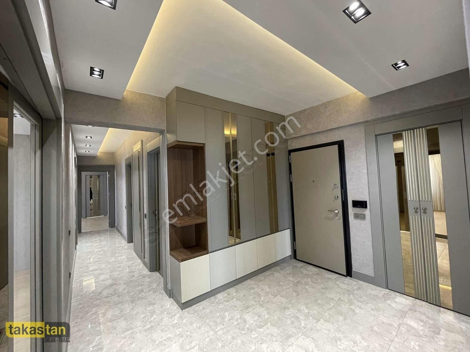 Fıstıklık En Güzel Lokasyonuda Geniş Ultra Lüx Satılık 3+1 Daire
