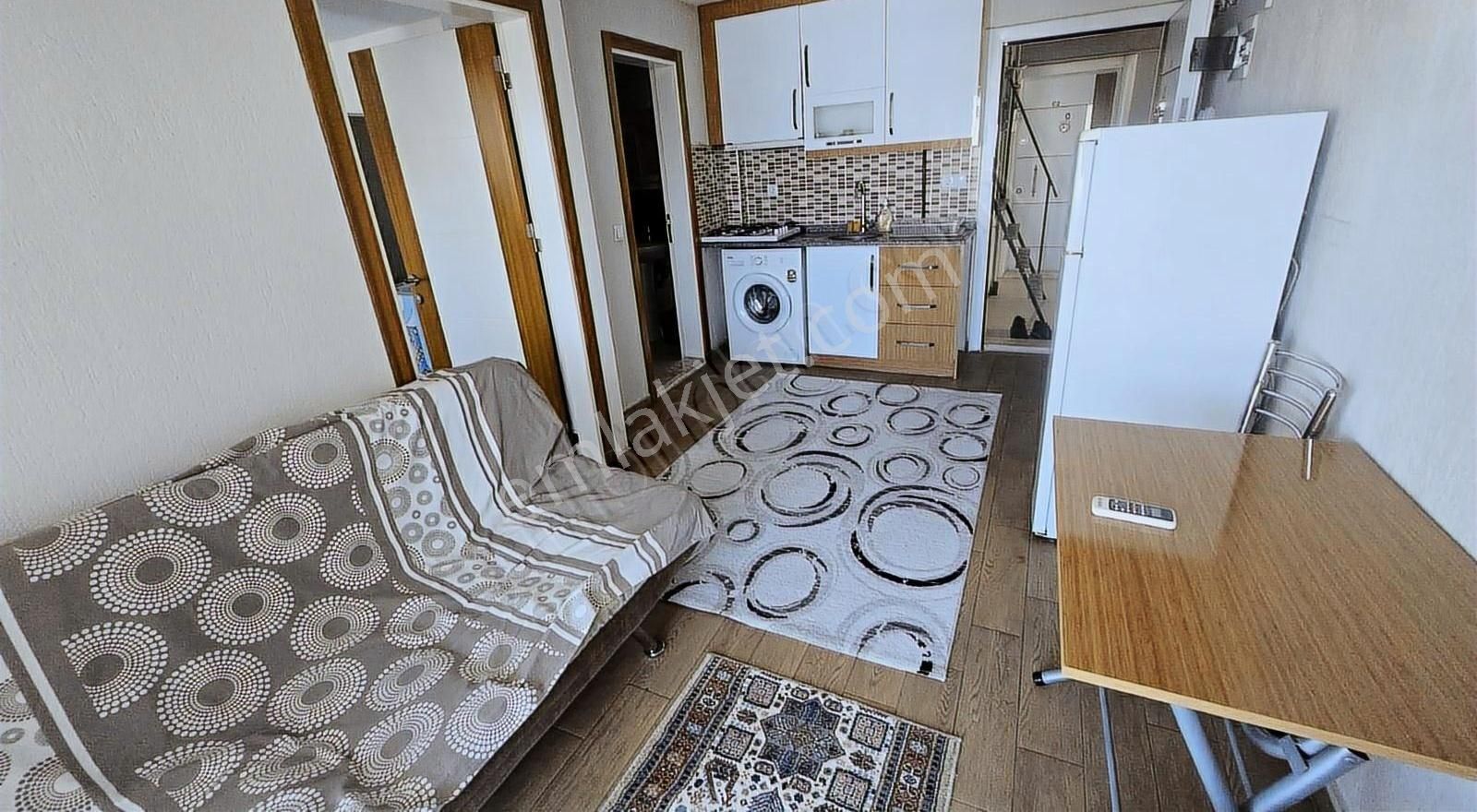 Üniversite Yakını Klimalı Balkonlu Kiralık 1+1 Apart