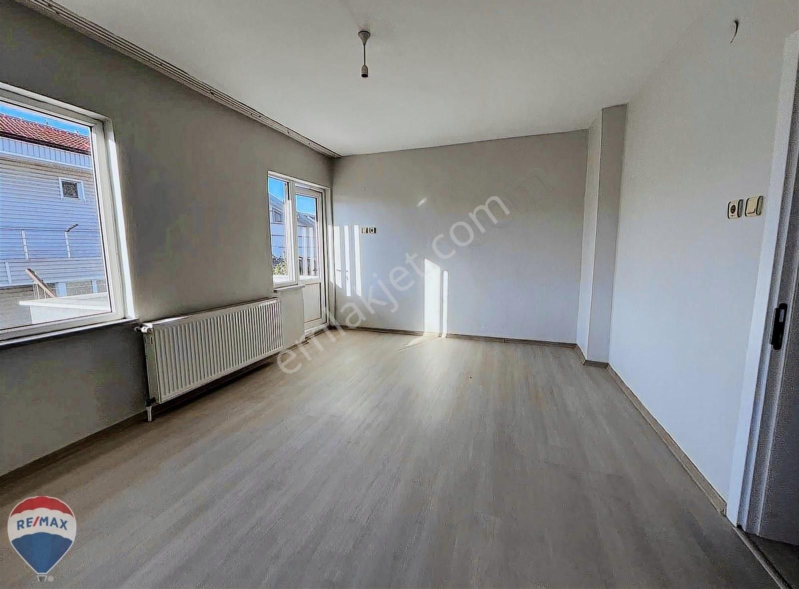 Remax Maviden Beşköprüde Kiralık Bahçeli 4+1 Tripleks
