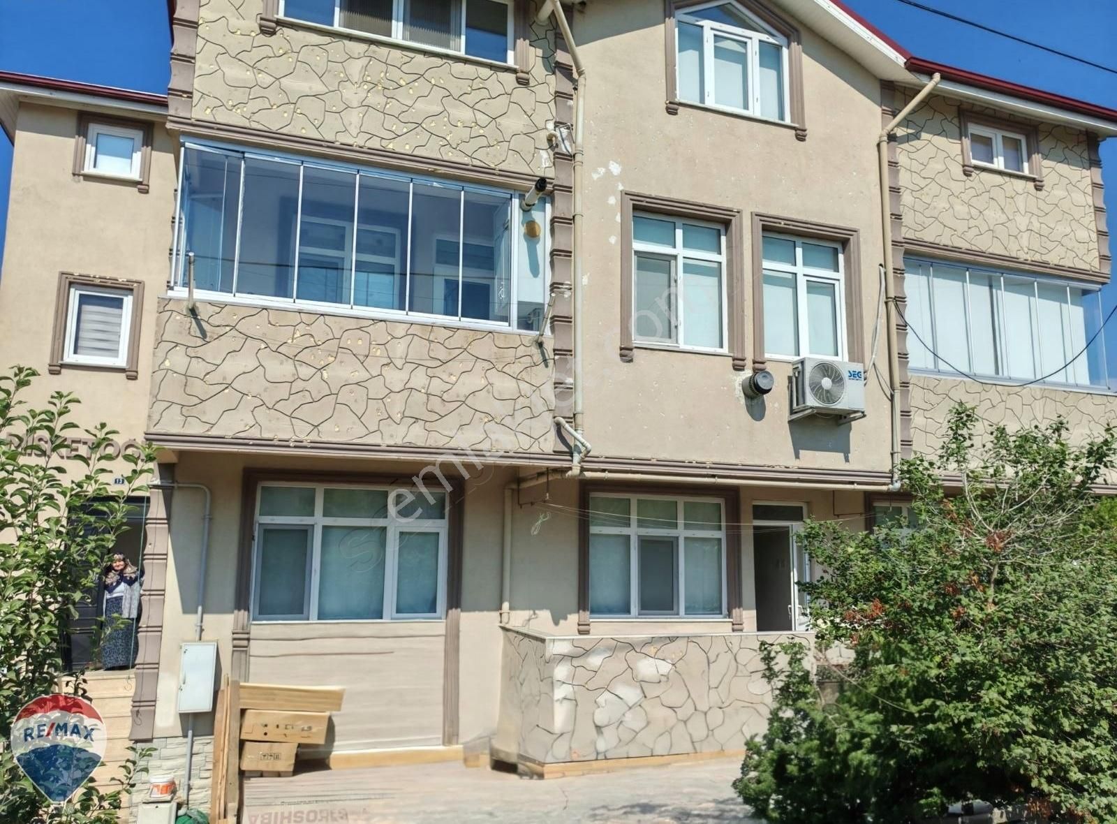 Re/max Mavi'den Kocaali Yayla Mahallesinde Kiralık 3+1 Daire