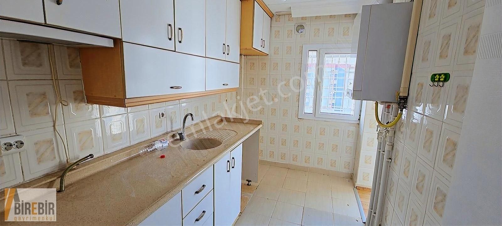100.yıl Eski Carrefoursa Batısı Kombili Satılık 3+1 Daire