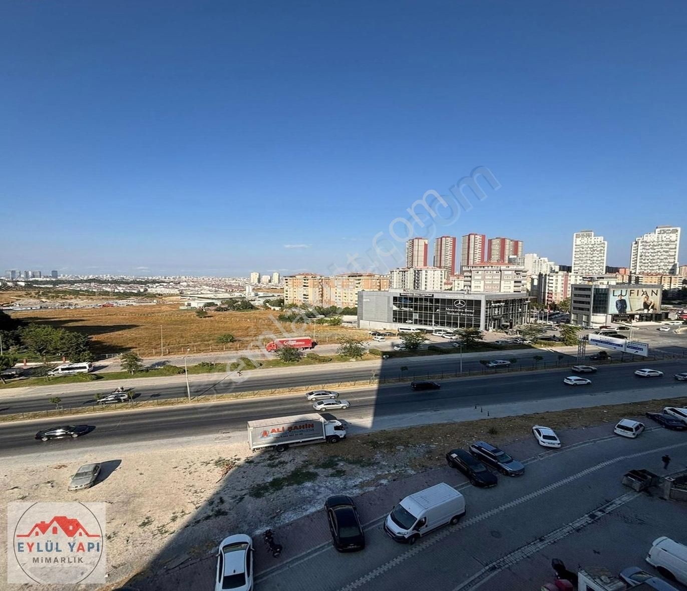 Metrobüse 5 Dakika Yürüme Mesafesinde Satılık 2+1 Arakat !!!