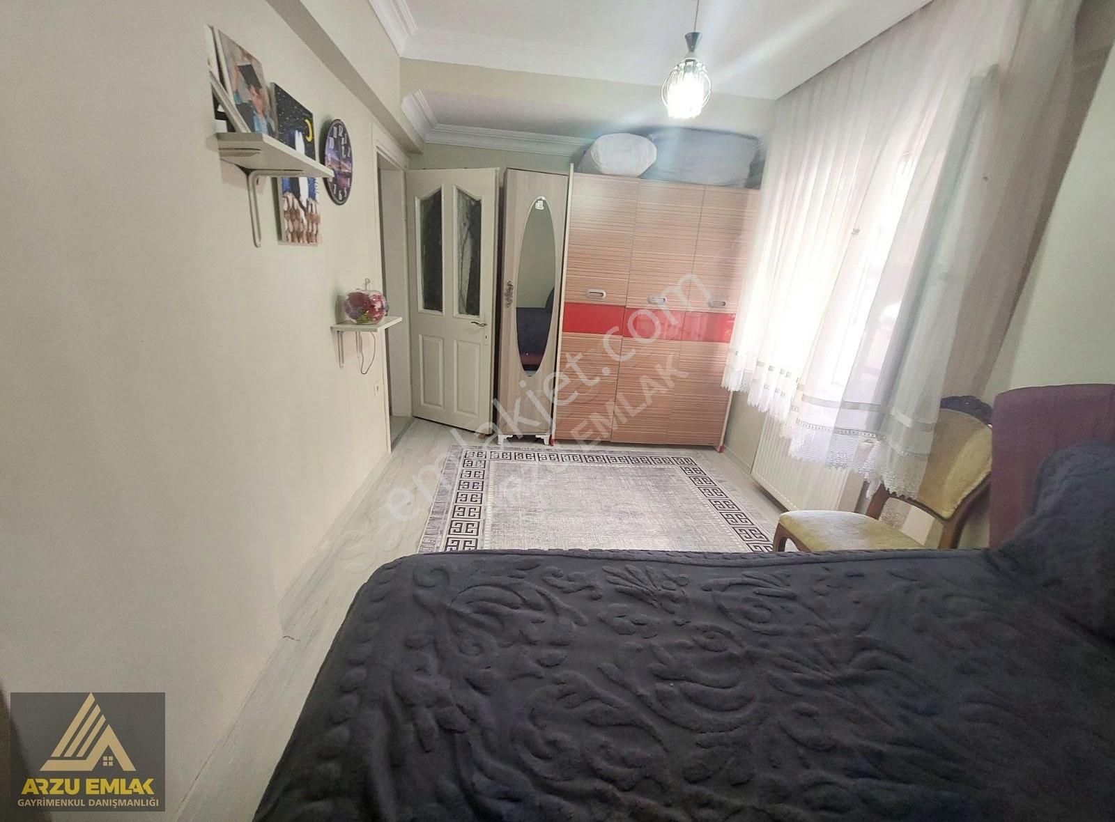 Arzu Emlaktan 75.yıl Mah Satılık 1+1 Balkonlu Yüksekgiriş