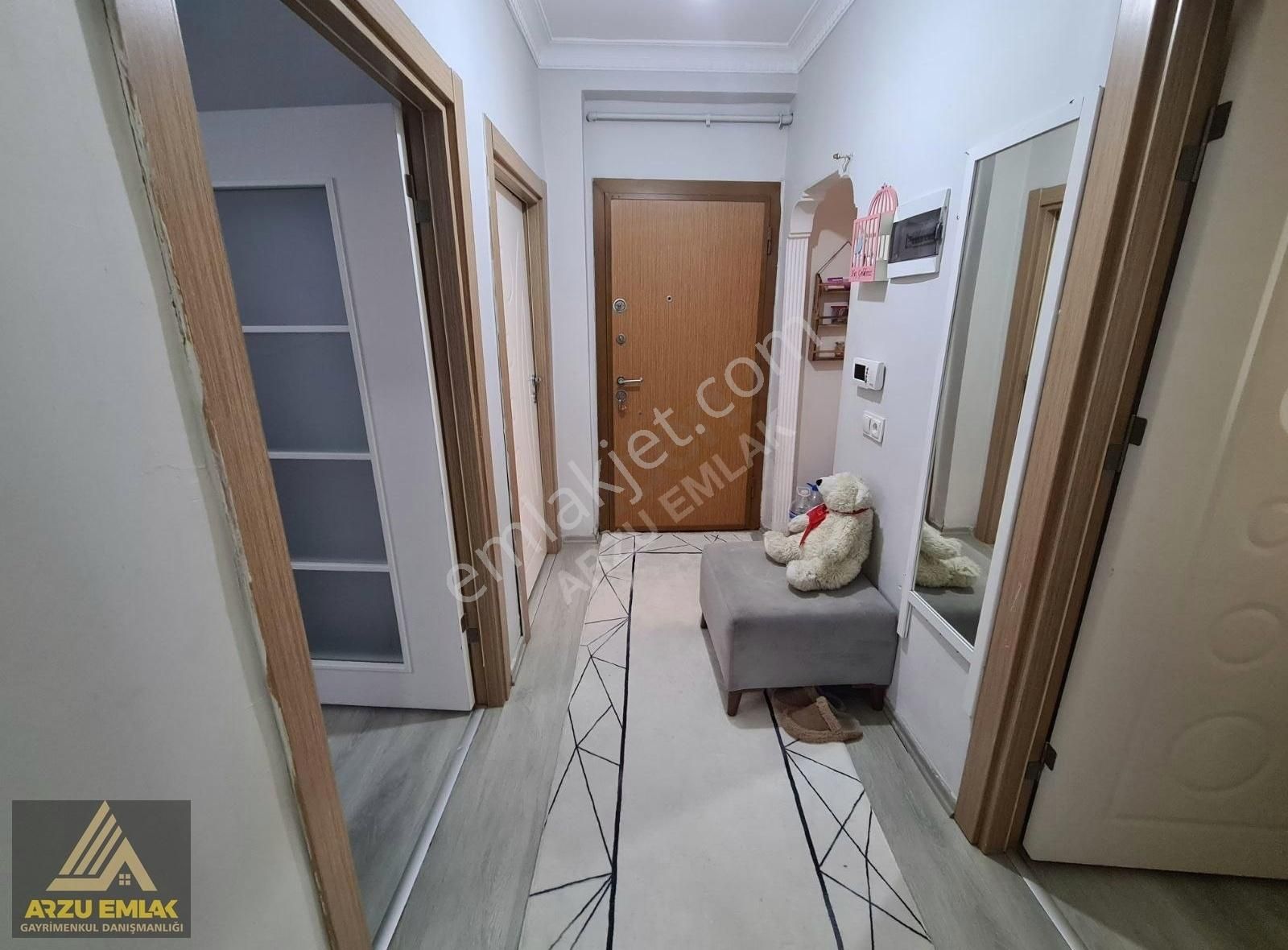 Arzu Emlaktan Gazi Mah. Satılık 5 Yaşında 2+1 Bahçekat Daire