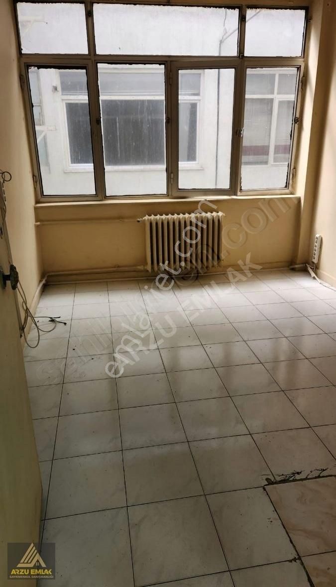 Arzu Emlaktan Satılık İstanbul Fatih Doğubank İşhanında1+0 Ofis