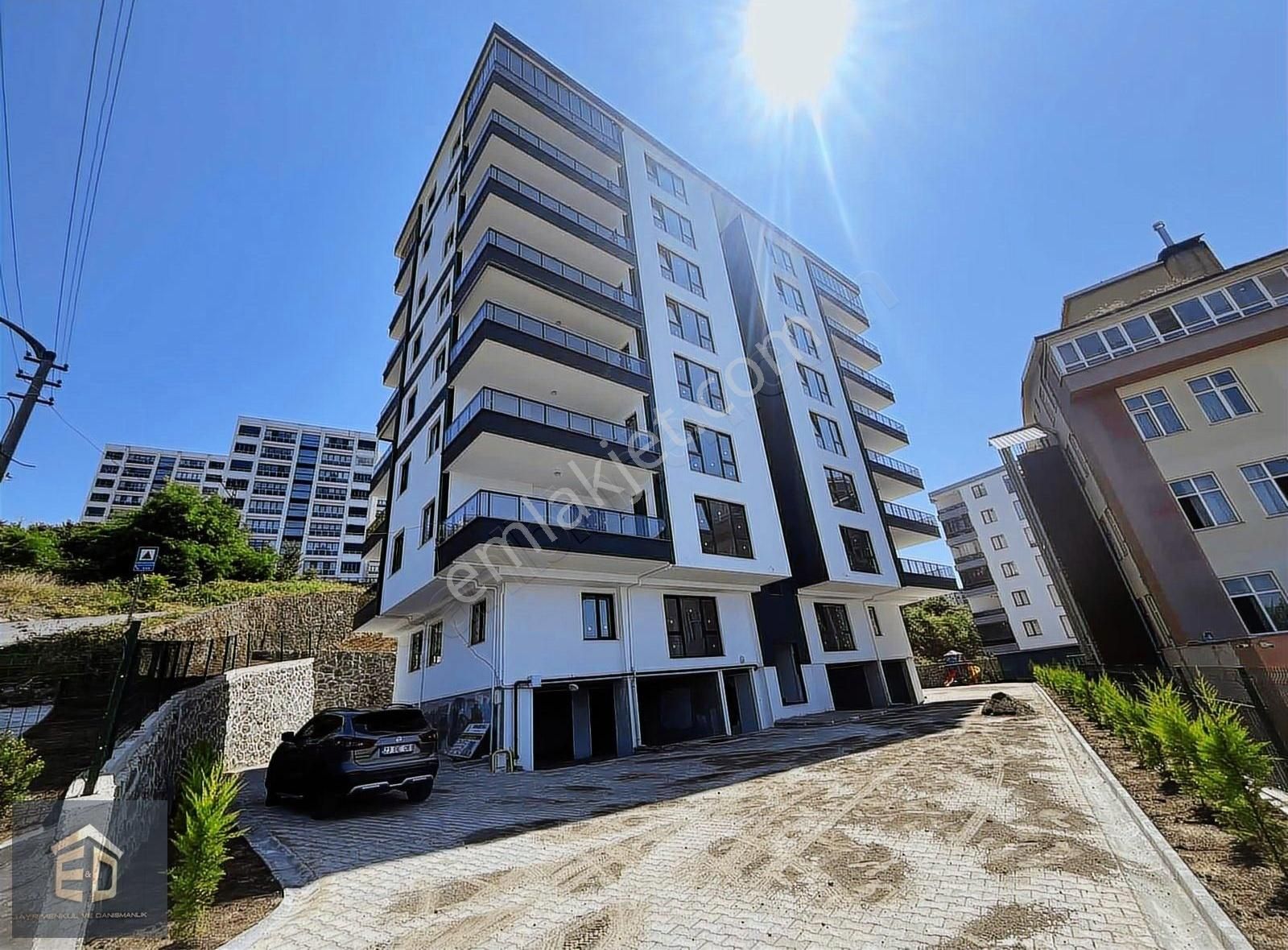 Yalıncakda Deniz Manzaralı Kiralık 3+1 Doğalgazlı Daire