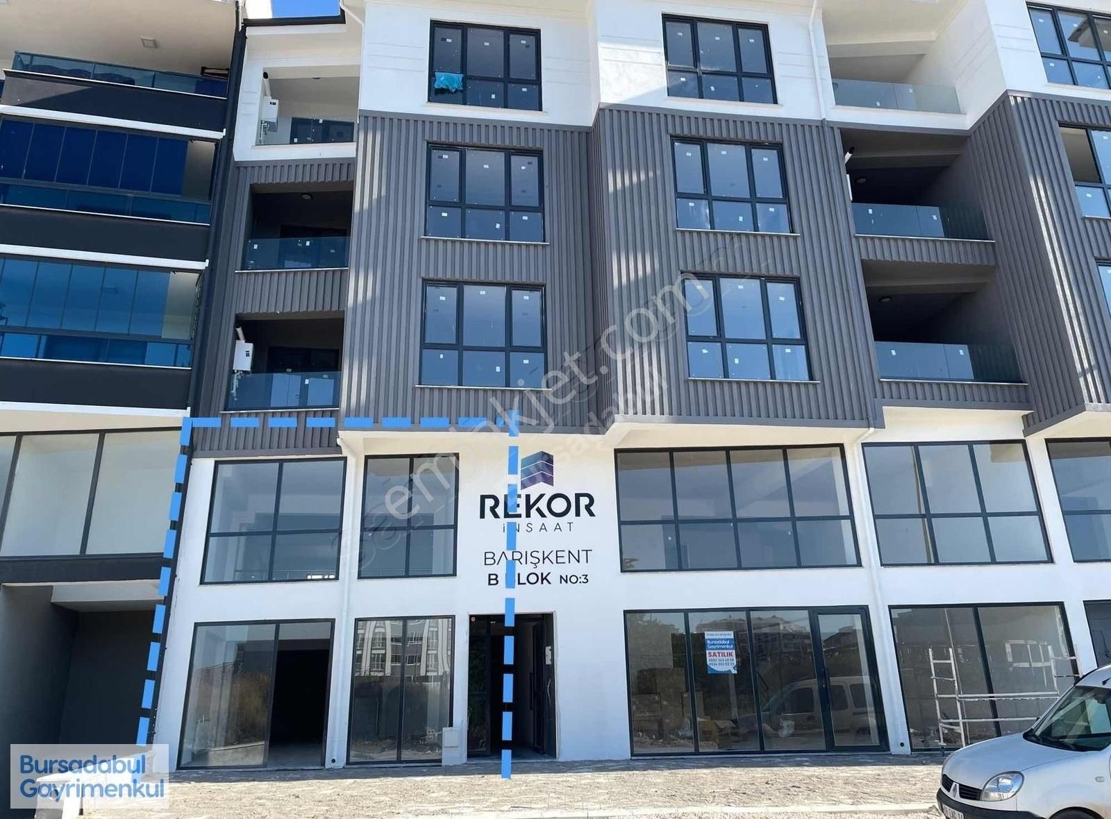 Bursadabul'dan Barış Mah Okullar Bölgesi Kiralık Dükkan 135m2