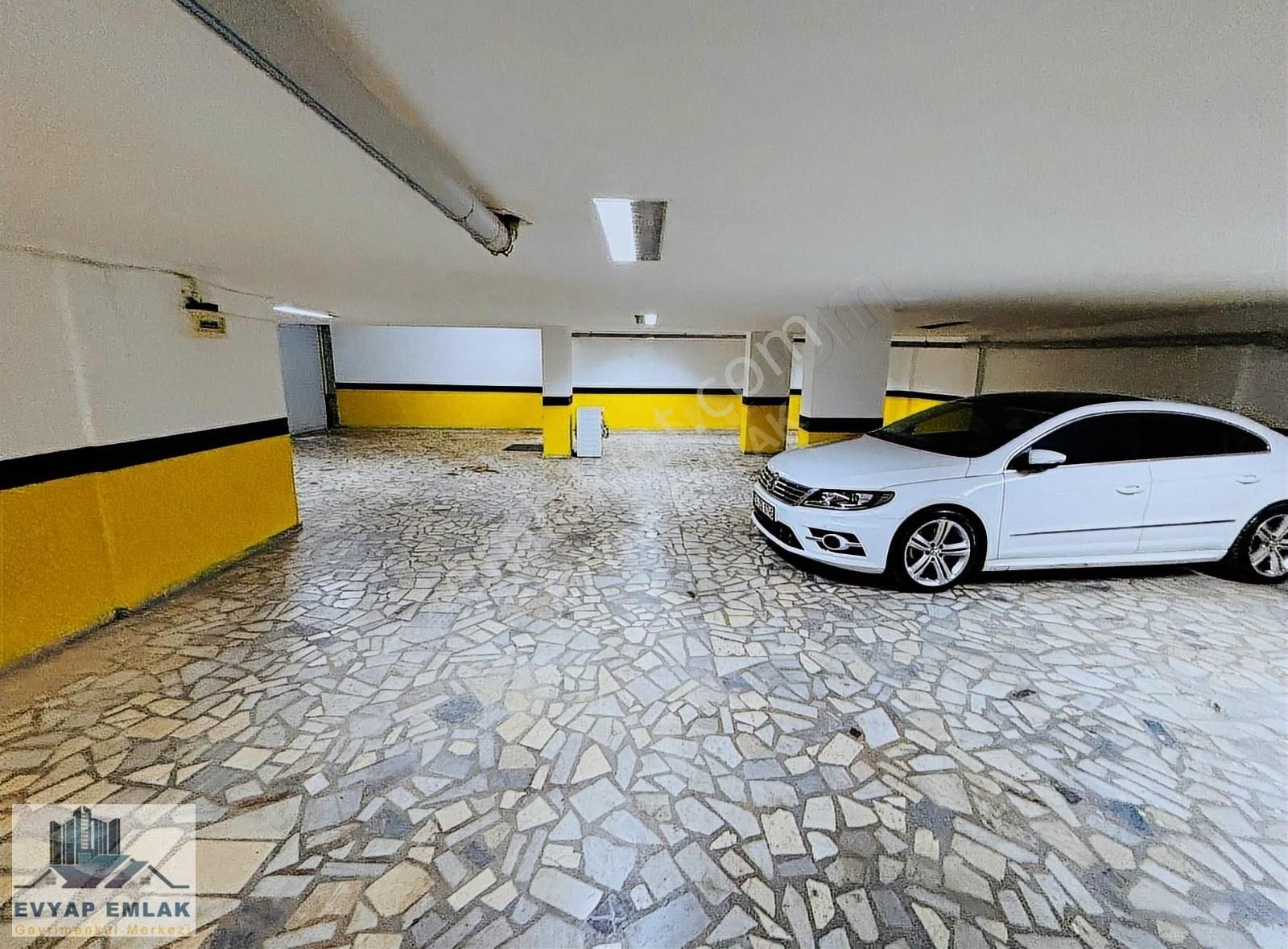 Ev-yap'tan Bahçelievler Kıbrıs Parkı Karşısı 2000 Yapımı 4+ 1