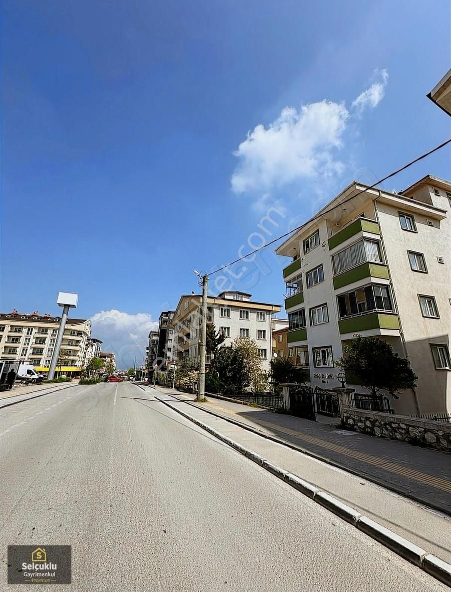Selçuklu Gayrimenkul'den Aile Binasında Geniş 2+1 Eşyalı Daire