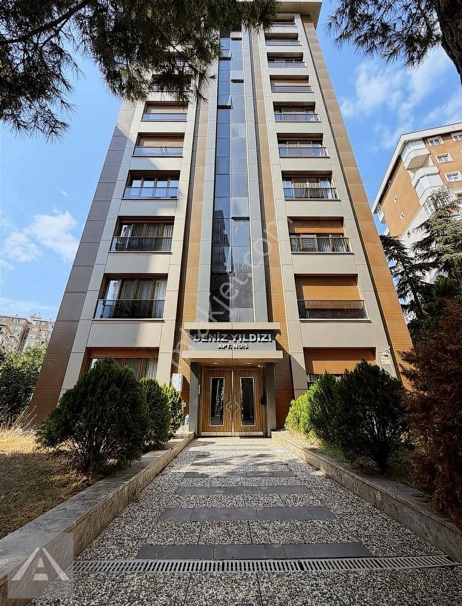 Maltepe Altayçeşme'de Genç Bina'da Ön Cephe Yüksek Giriş 3+1!