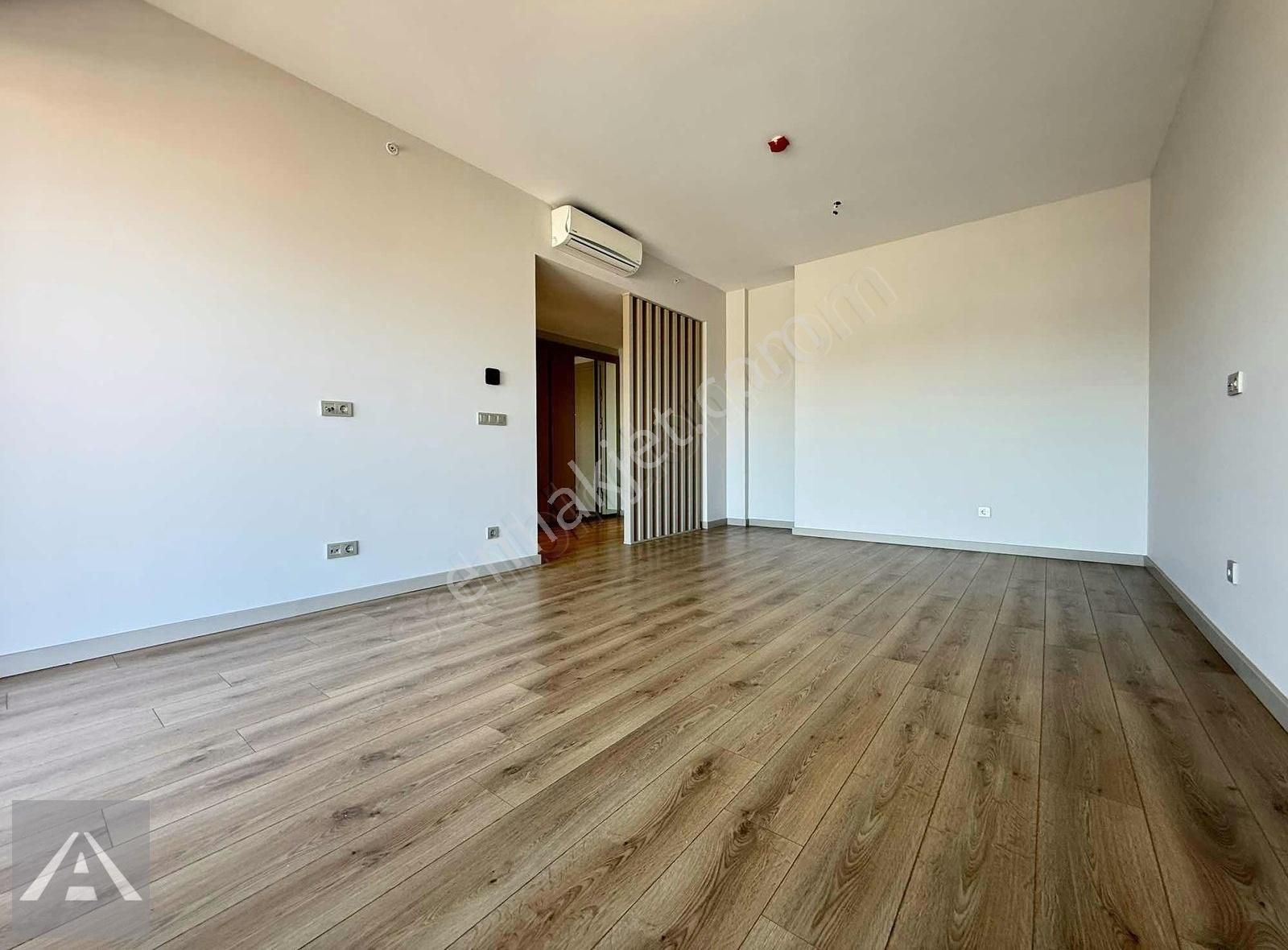 Nidaparkta 13. Katta Deniz Manzaralı Geniş Balkonlu Boş 2+1 - Görsel 10