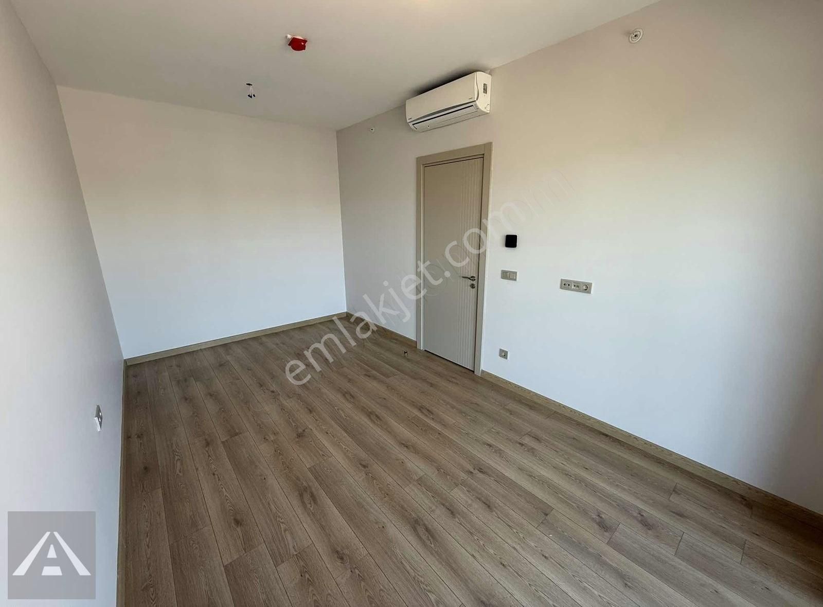 Nidaparkta 13. Katta Deniz Manzaralı Geniş Balkonlu Boş 2+1 - Görsel 26