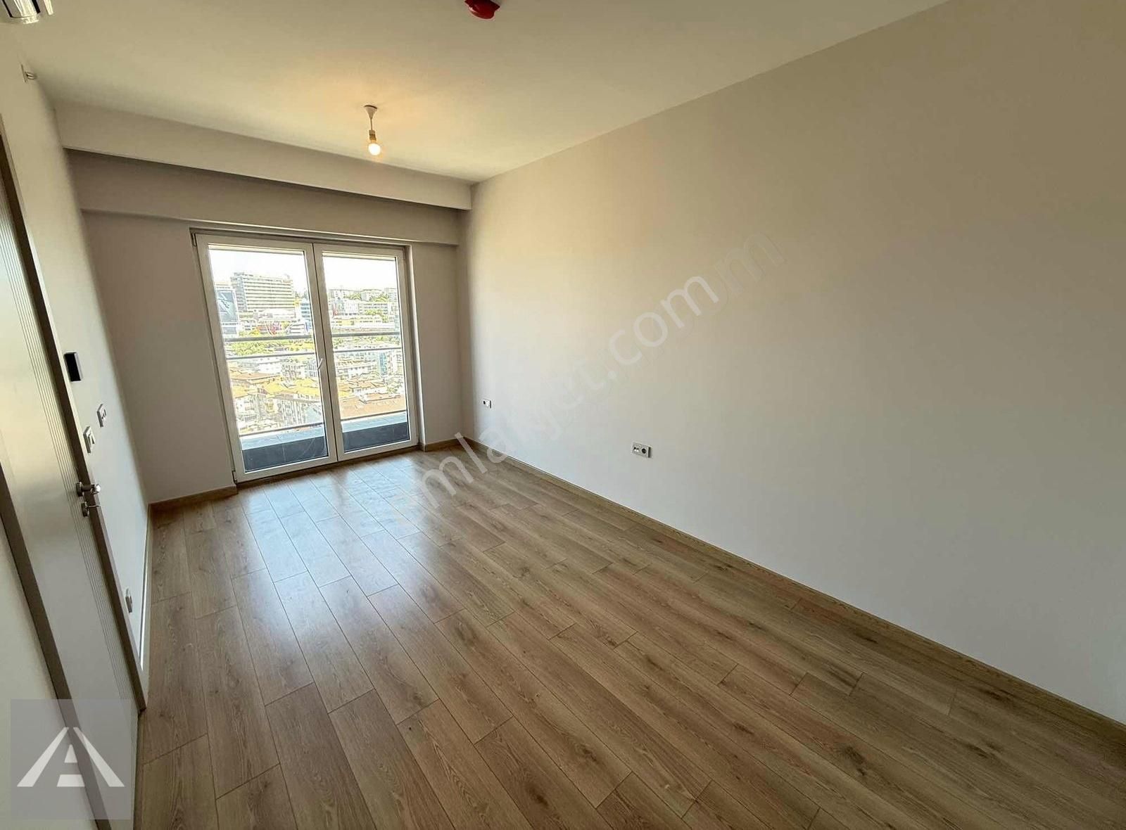 Nidaparkta 13. Katta Deniz Manzaralı Geniş Balkonlu Boş 2+1 - Görsel 6