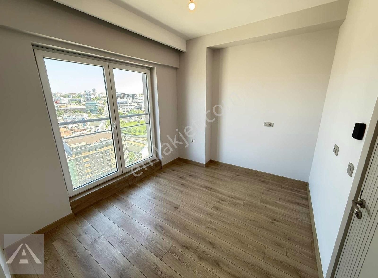 Nidaparkta 13. Katta Deniz Manzaralı Geniş Balkonlu Boş 2+1 - Görsel 14