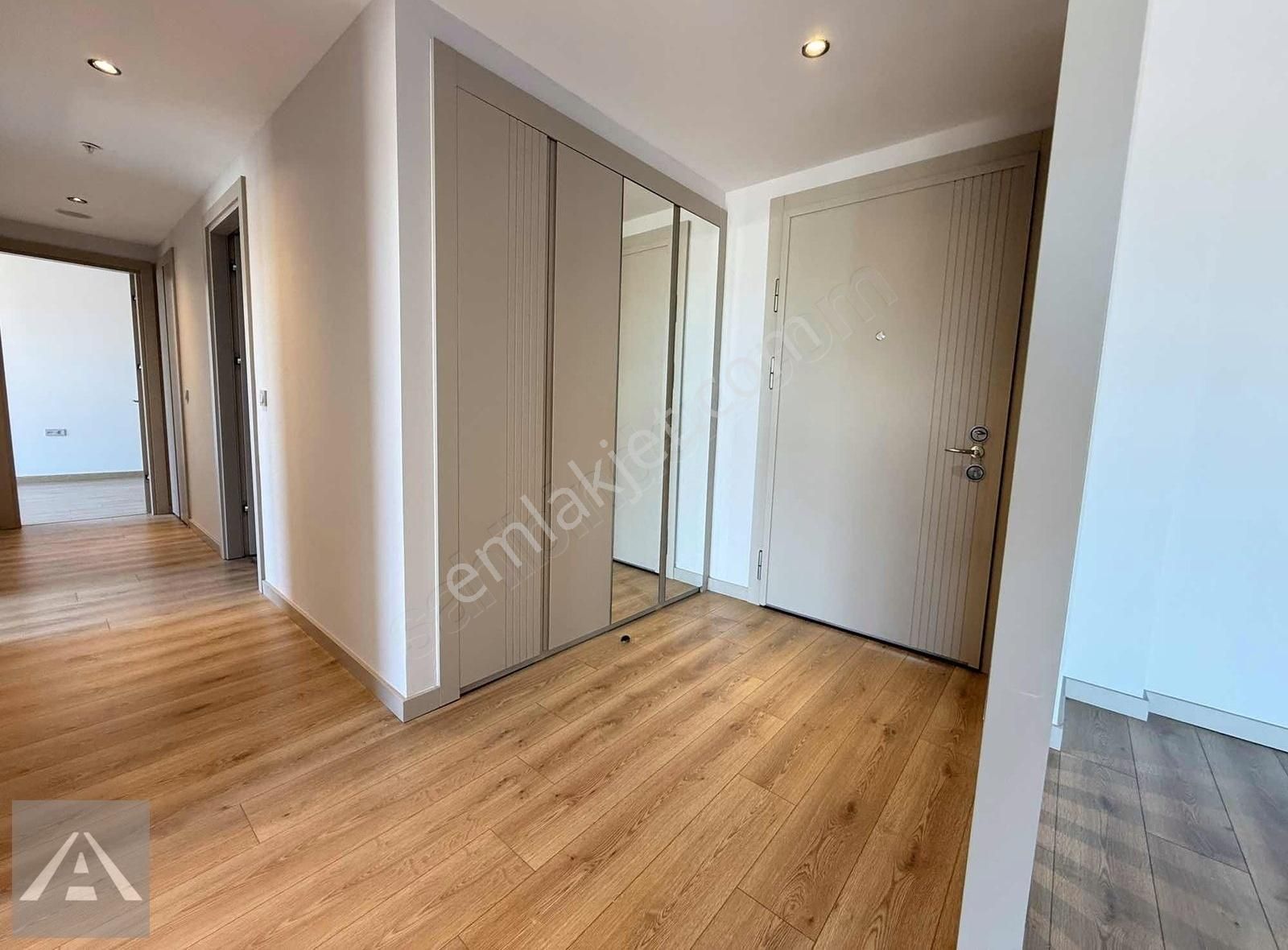 Nidaparkta 13. Katta Deniz Manzaralı Geniş Balkonlu Boş 2+1 - Görsel 8