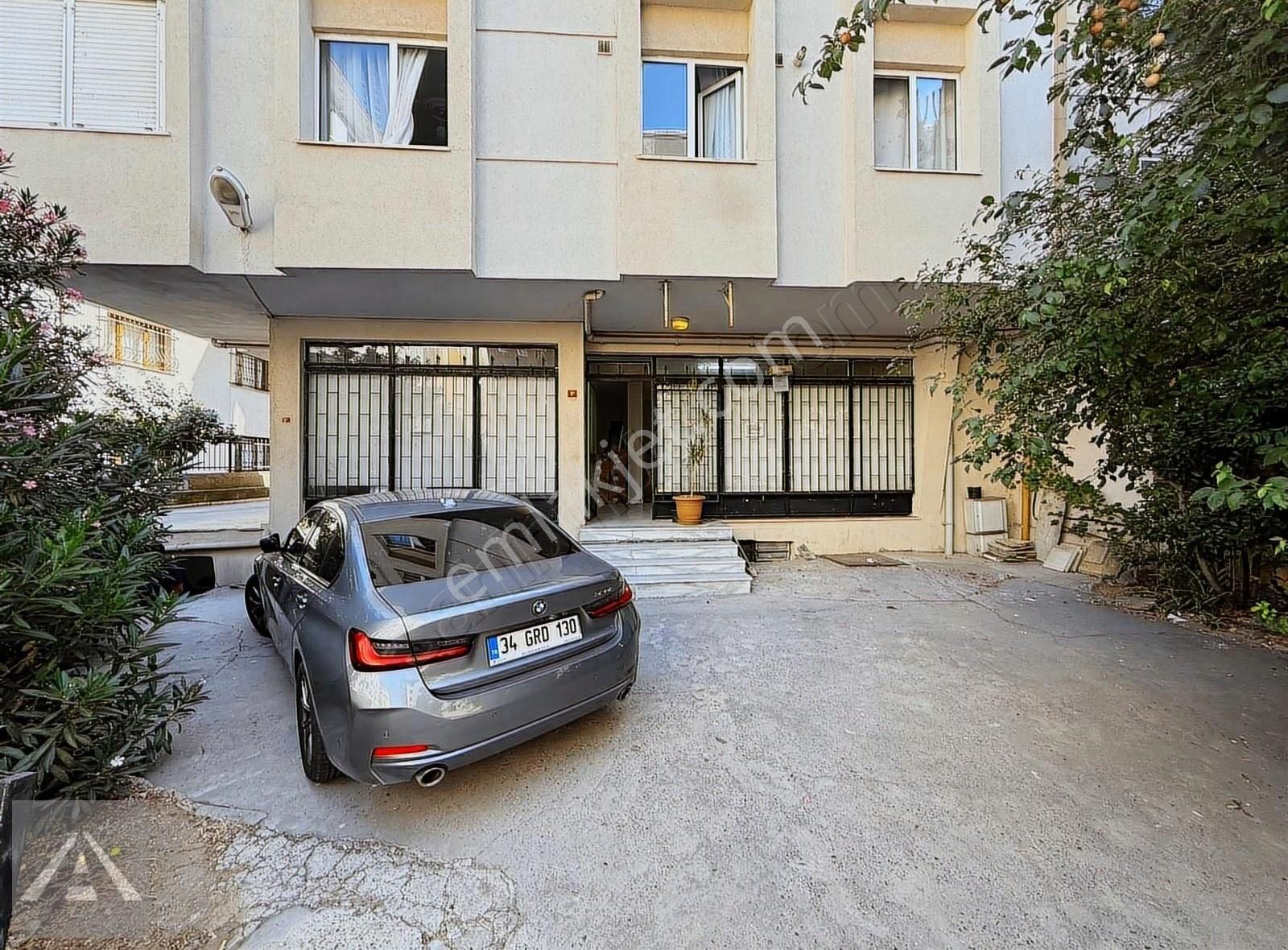 Atatürk Caddesine Yakın Konumda 180 M2 Depolu Kiralık Dükkan