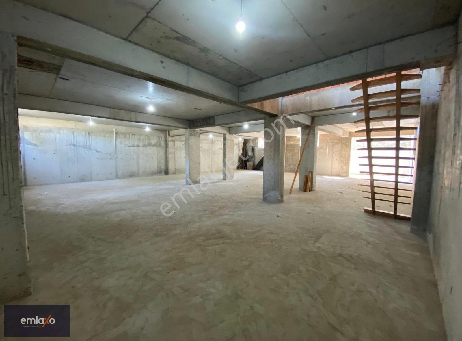 Emlaxo'dan Kiralık Başiskele Seymen E-5 E Yakın 243 M2 Depo