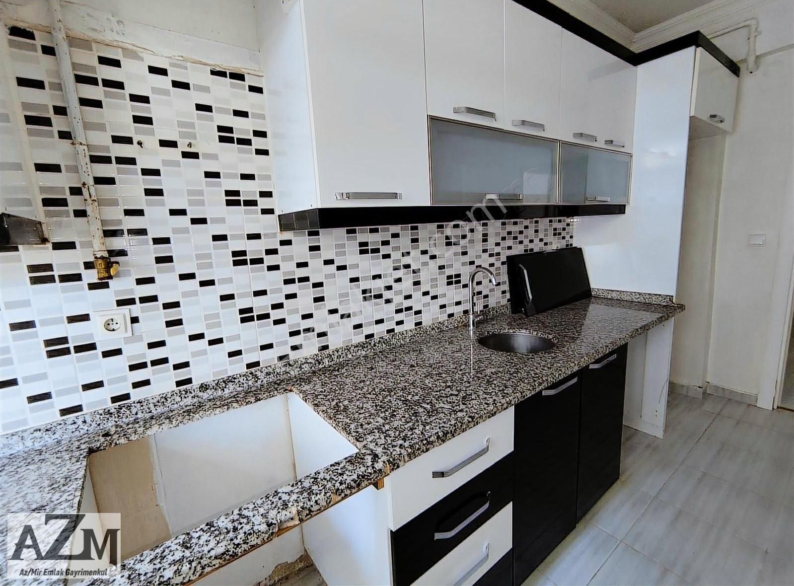 Azmir'den Yeşilkent Mah. Satılık 3+1 Daire For Sale للبيع