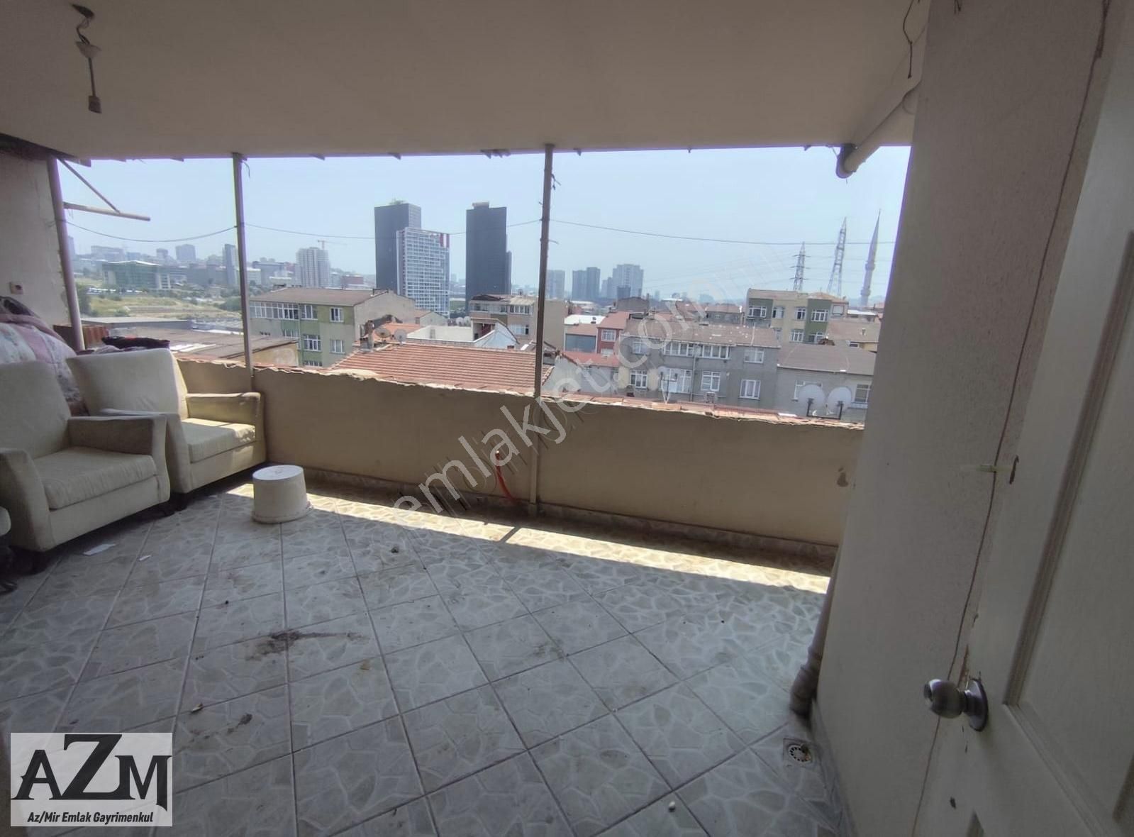 Azmir'den Satılık 3+1 Teraslı Daire