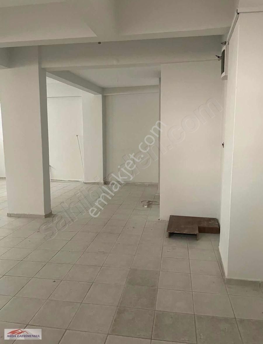 Ümraniye Yamanevler Mh. Kiralık Dükkan 150 M2