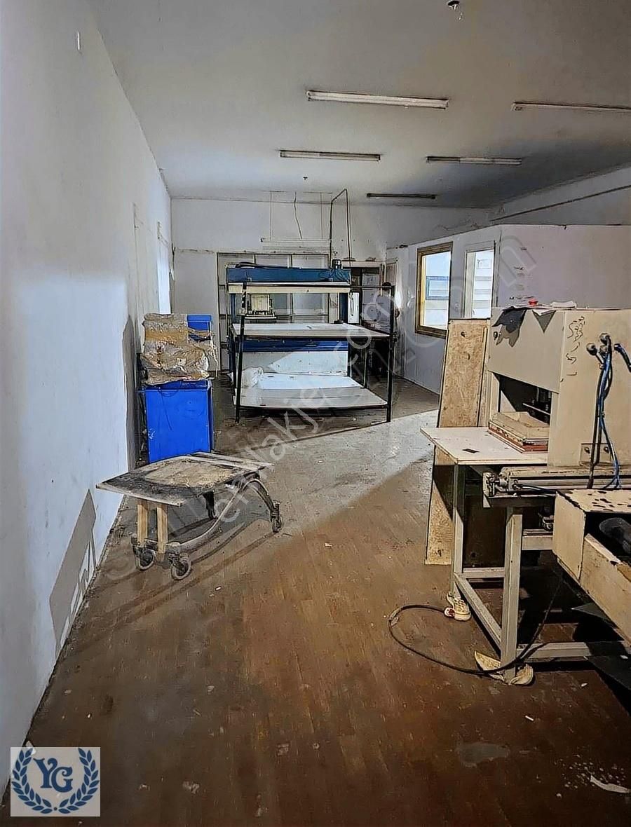 Yarımburgaz Mahallesinde Kiralık Ana Yola Cephe Dükkan