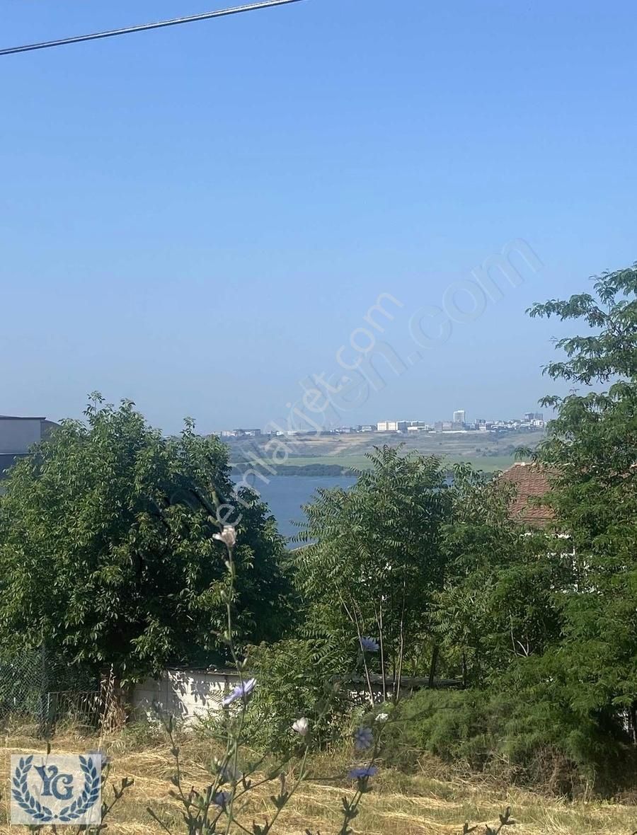 Yarımburgaz Mahallesinde Satılık Arsa