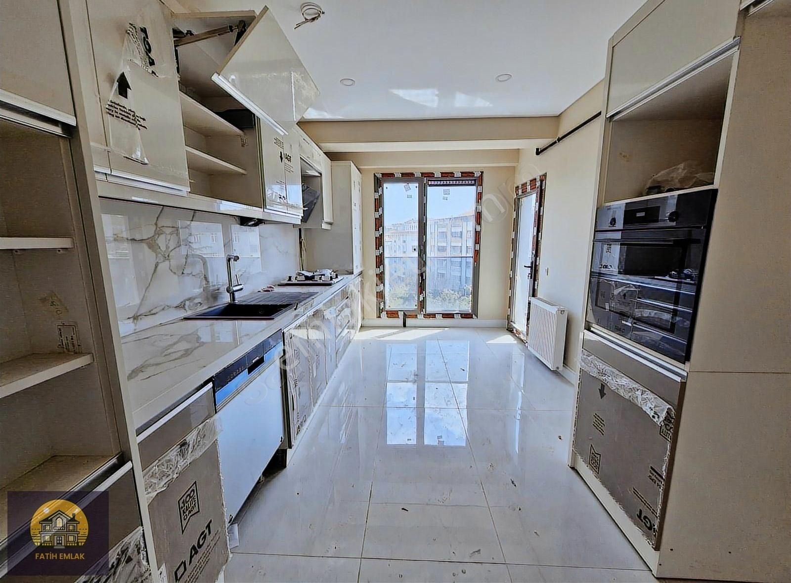 Fatih Emlaktan Kocasinan Mezarlığı Yakını Kiralık Otoparklı 3+1