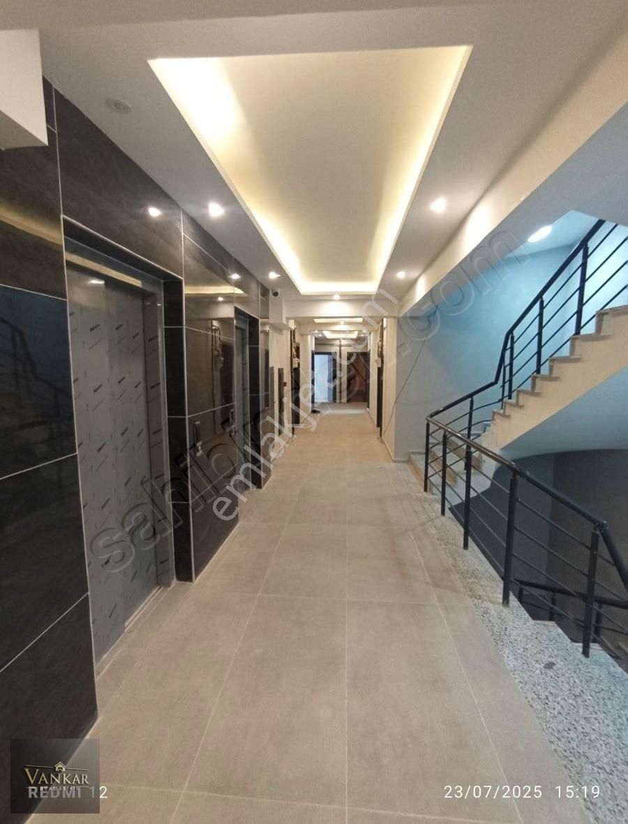 Vankar Emlaktan Satılık 1+1 Geniş Daireler