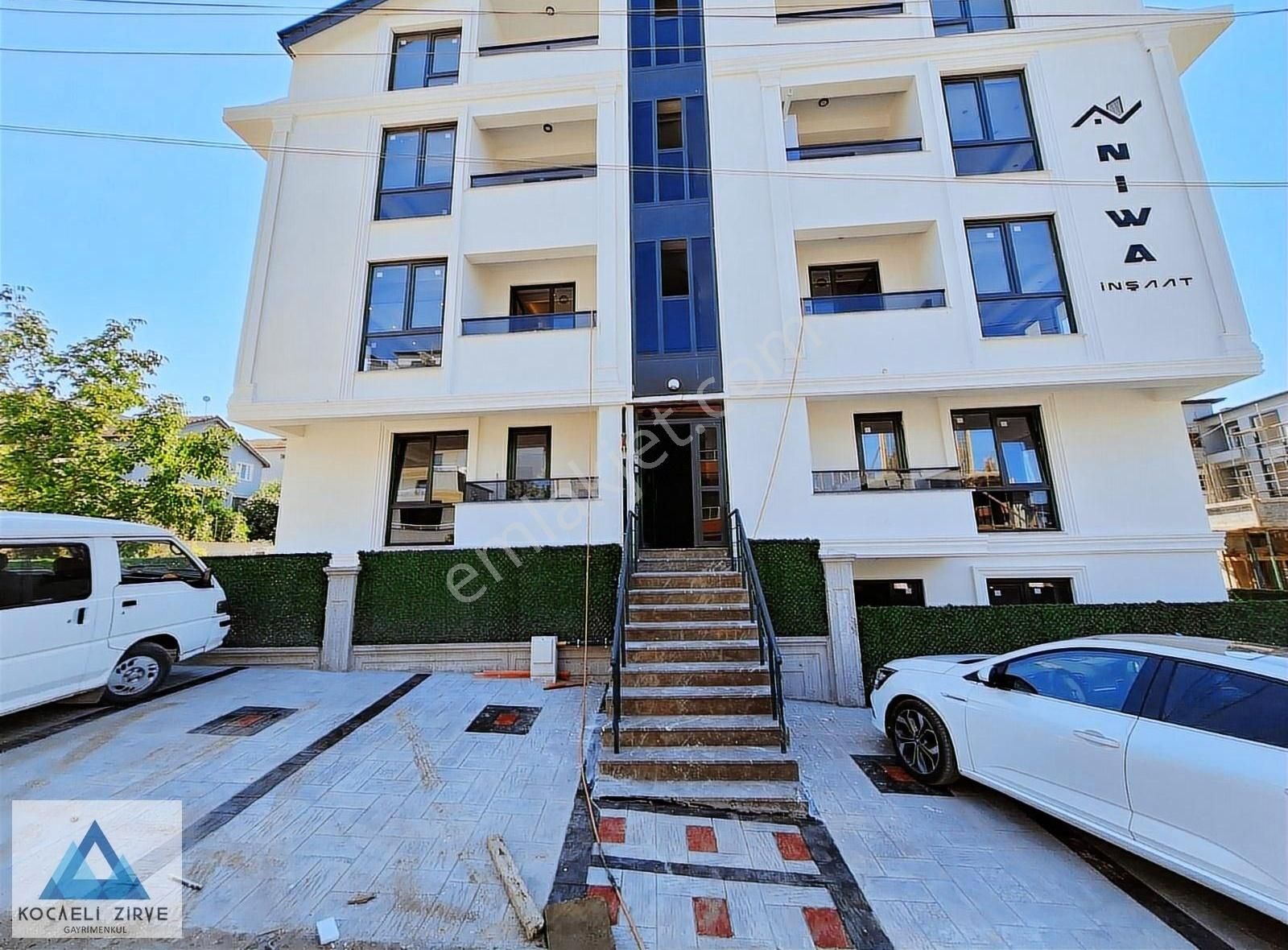 Yeşilyurt Merkezde 3+1 Arakat Kullanışlı 0 Daire