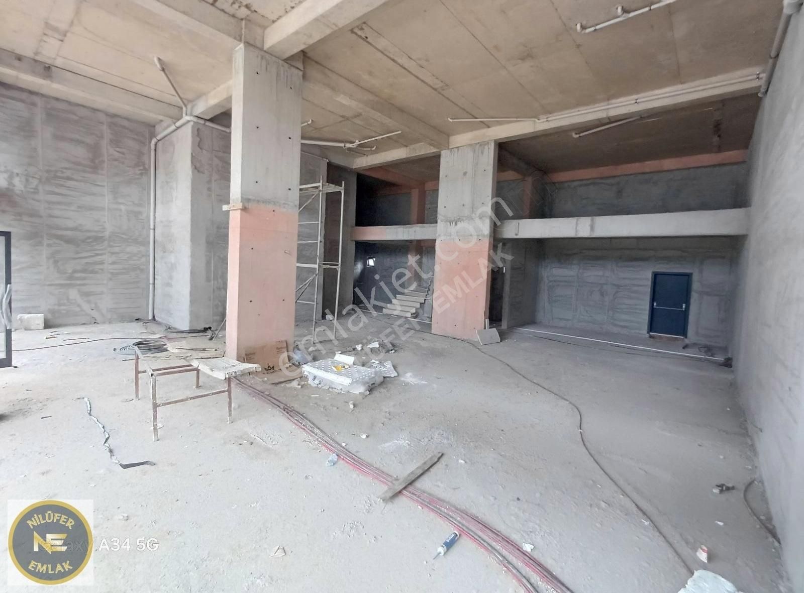 Tuzla Vatan Caddesinde Kiralık Sıfır Asma Katlı Dükkan