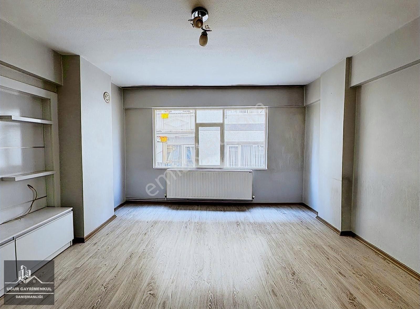 Uğur Gayrimenkul'den Balıkpazarı'nda Ara Kat Kiralık 2+1 Daire