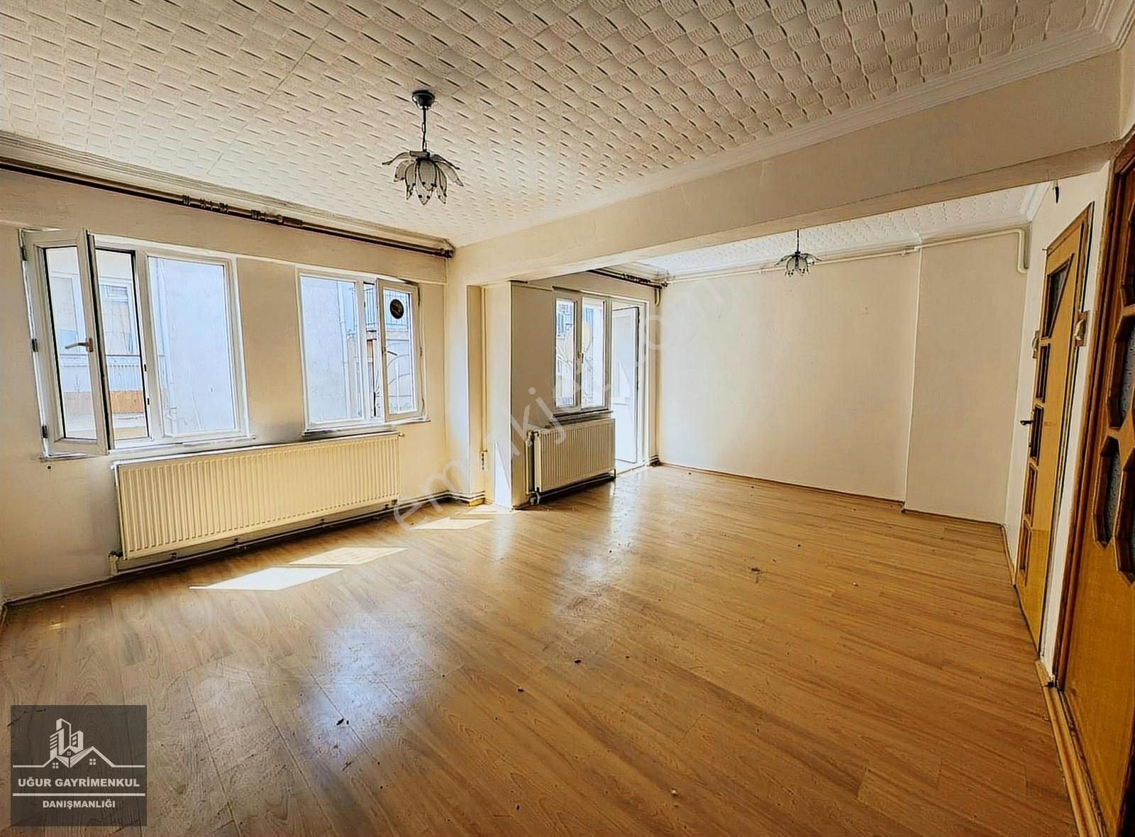 Uğur Gayrimenkul'den İstiklal Caddesine Yakın Kiralık 3+1 Daire