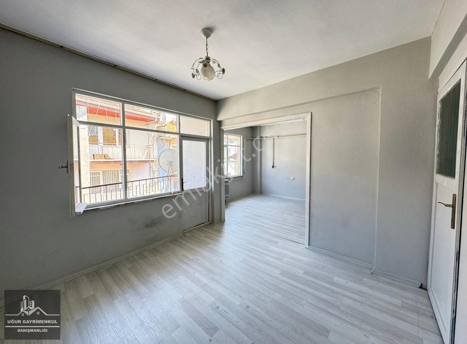 Uğur Gayrimenkul'den Ilıca Caddesinde Ara Kat Kiralık 2+1 Daire