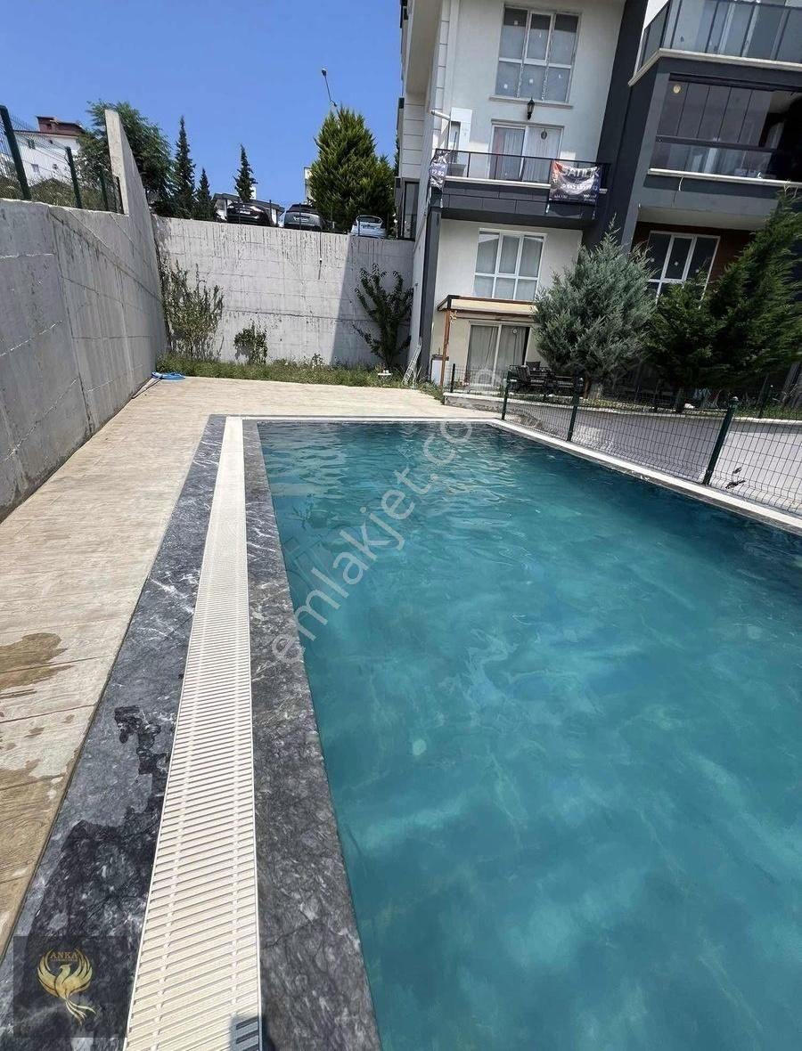 Atakumda Sıfır Eşyalı Havuzlu Cok Geniş 1+1 Daire