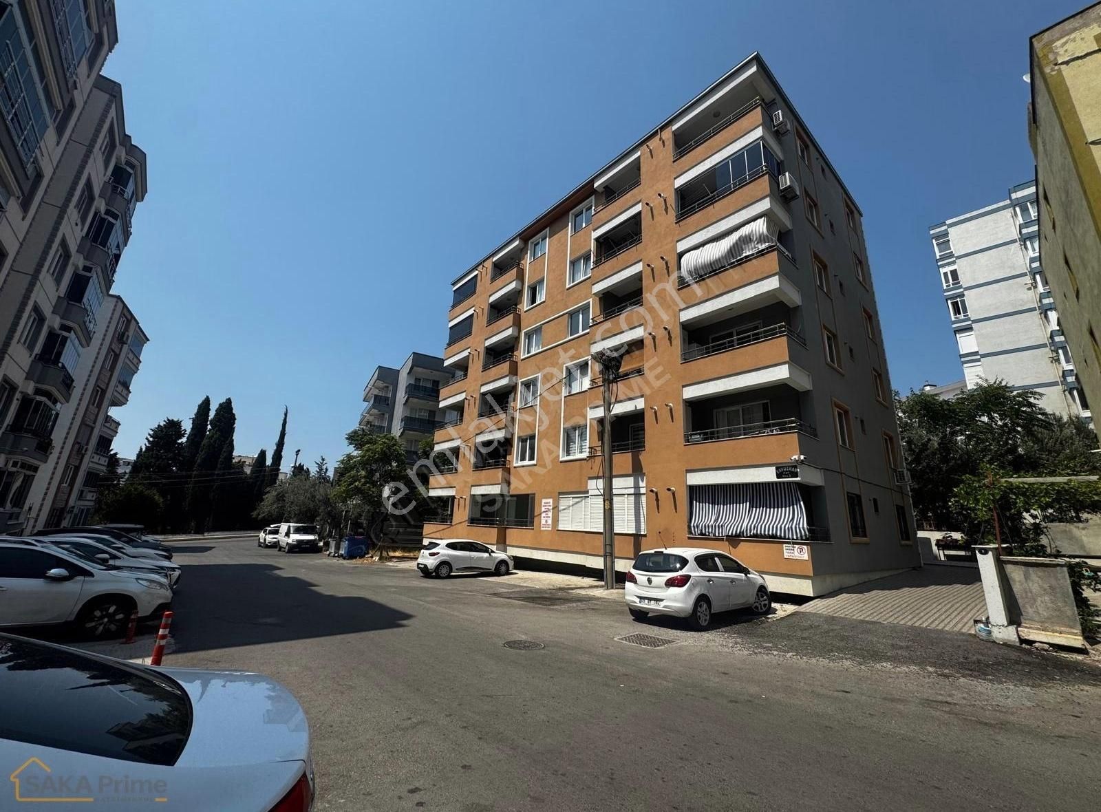Aliağa Atatürk Mahallesinde Merkezi Noktada 1+1 Kiralık Daire